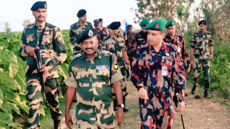 মহেশপুর সীমান্তে বিজিবি-বিএসএফ ব্যাটালিয়ন কমান্ডার পর্যায়ে সৌজন্য সাক্ষাৎ