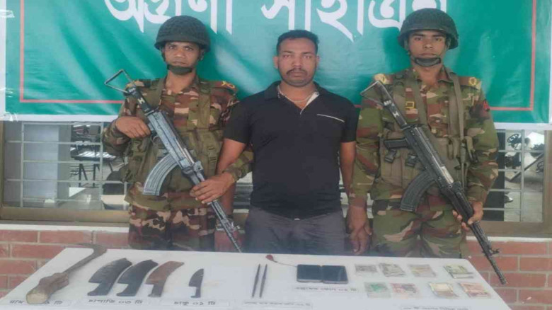 কালিগঞ্জে সেনাবাহিনীর অভিযানে দেশীয় অস্ত্র ও বিদেশ...