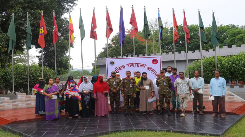 অস্বচ্ছল ও দরিদ্রদের মাঝে মানবিক সহায়তা প্রদান করে...