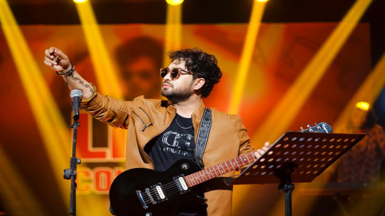 সেই ‘আশিকি’ দেখতে হুমড়ি খেয়ে পড়ছেন দর্শকেরা