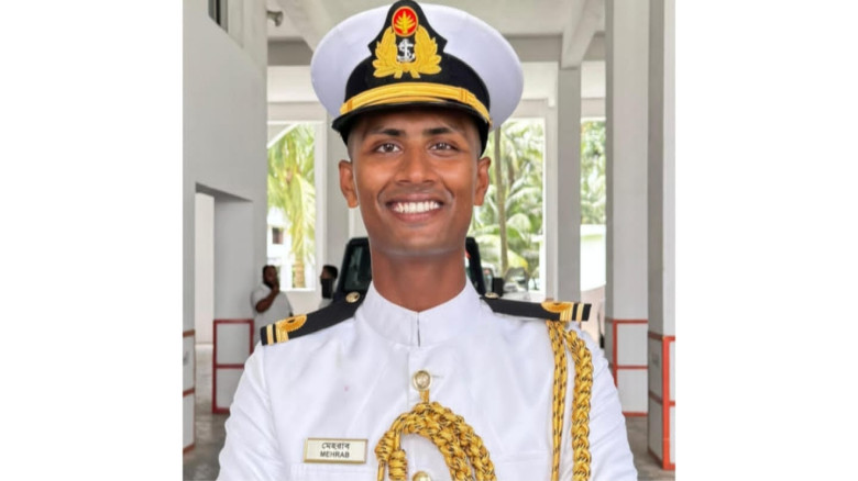 নৌপ্রধান স্বর্ণপদক' পেলেন কাউনিয়ার মেহরাব...