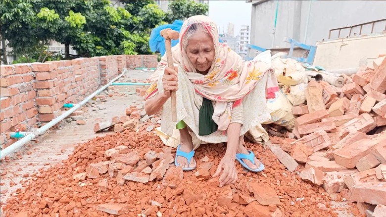শরম করে, না খাইয়া থাকলেও আমি কারো কাছে হাত পাতি না...