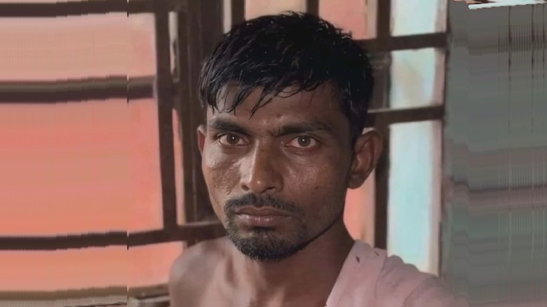 ঘুমন্ত শিশুকে নিয়ে যায় অন্ধাকার গোডাউনে: পুলিশের হাতে আটক মনির
