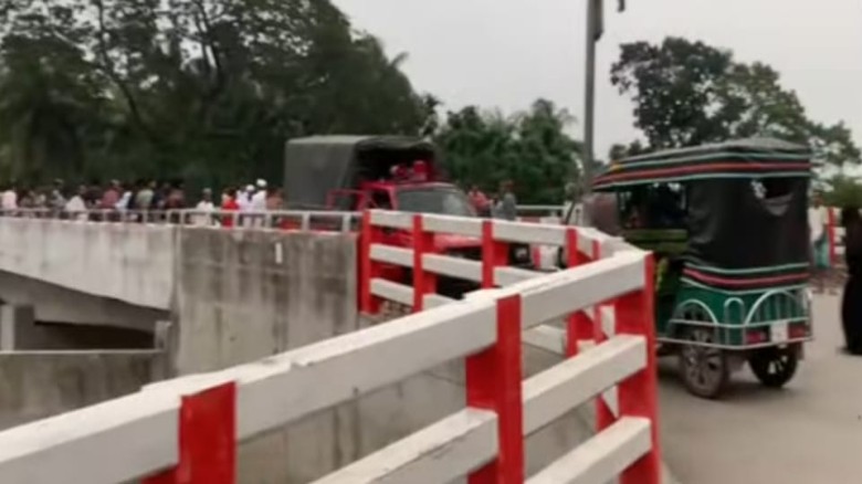 গোসল করতে নেমে খালে নিখোঁজ, পাঁচ ঘণ্টা পর দোকানদার খলিলের মরদেহ উদ্ধার
