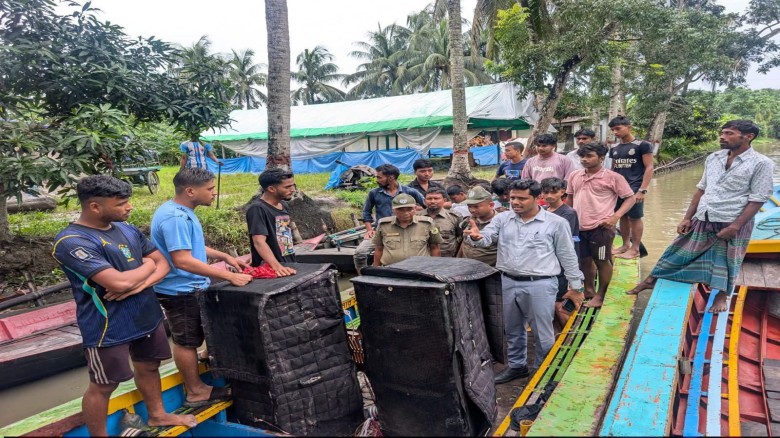 আটঘর কুড়িয়ানায় উচ্চ শব্দে সাউন্ডবক্স বাজ